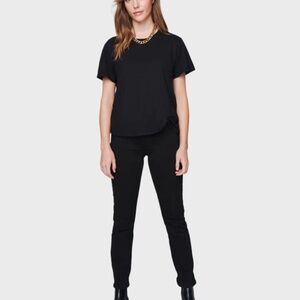 Women’s boxy tee in black